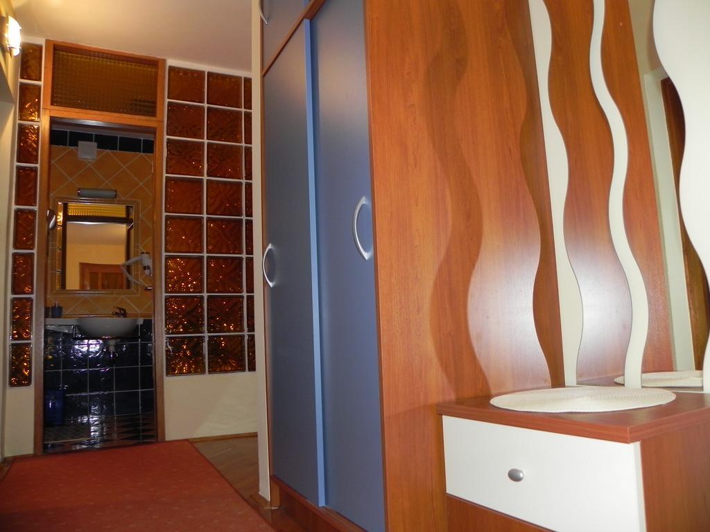 Apartments Katalenic セルツェ エクステリア 写真